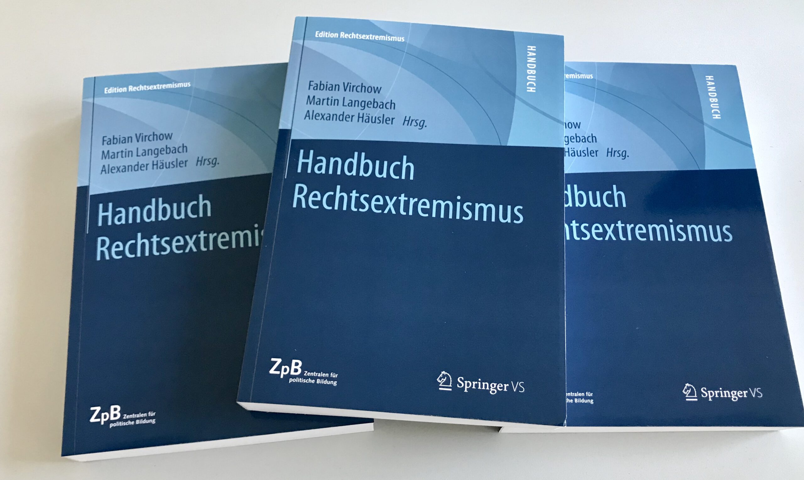 Handbuch Rechtsextremismus (2016)